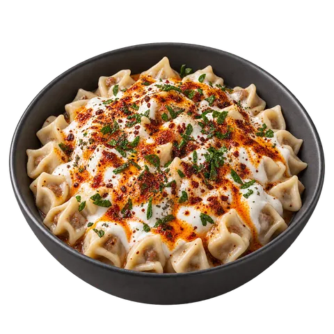 Manti : petits raviolis turcs à la viande, sauce yaourt et beurre pimenté