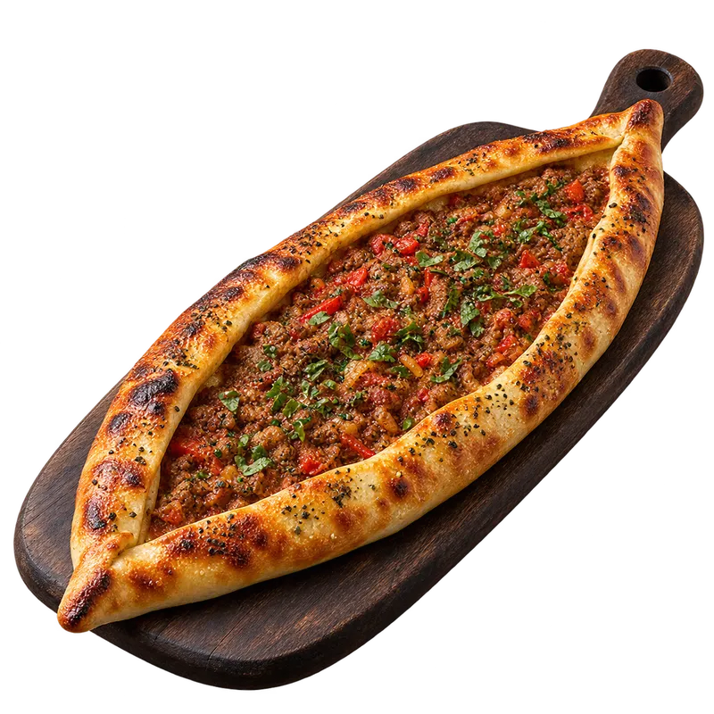 Pide : pain turc en forme de barque garni de viande hachée, sur une planche en bois